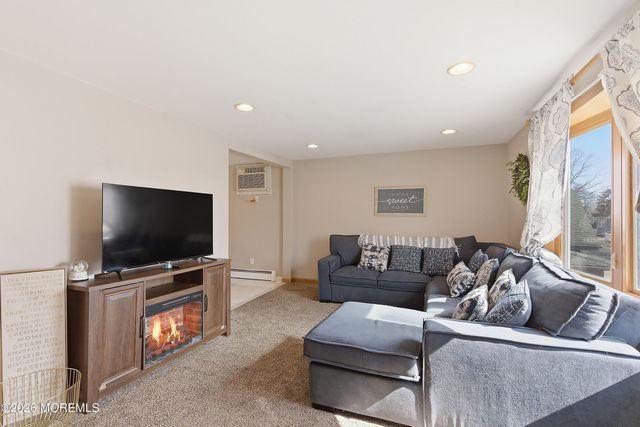 2 Gilford Place, Toms River, NJ 08753