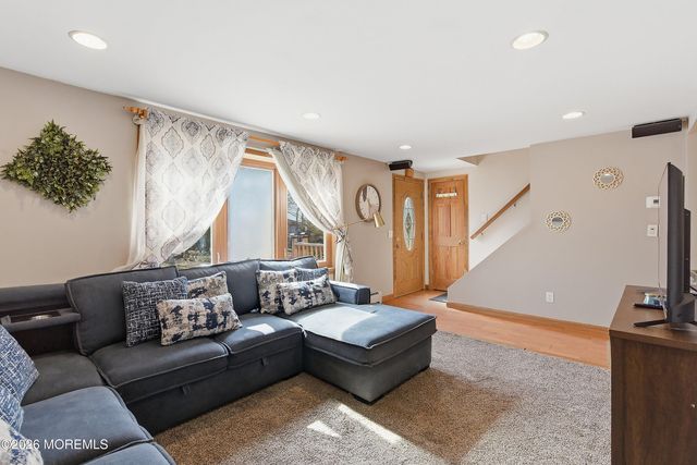 2 Gilford Place, Toms River, NJ 08753