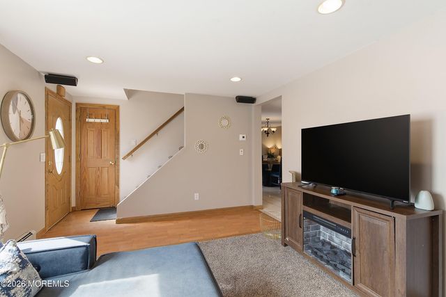 2 Gilford Place, Toms River, NJ 08753