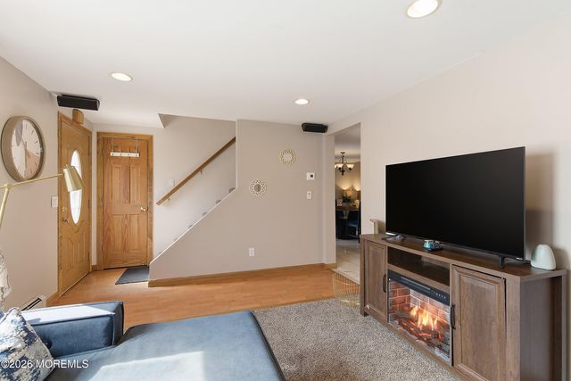 2 Gilford Place, Toms River, NJ 08753