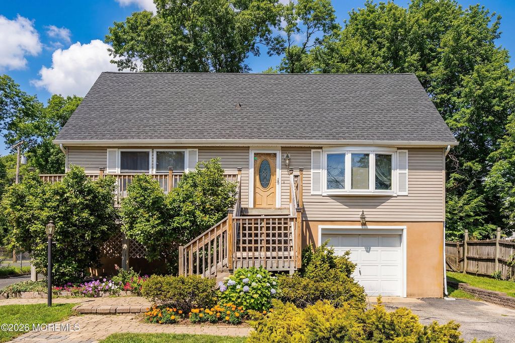 2 Gilford Place, Toms River, NJ 08753