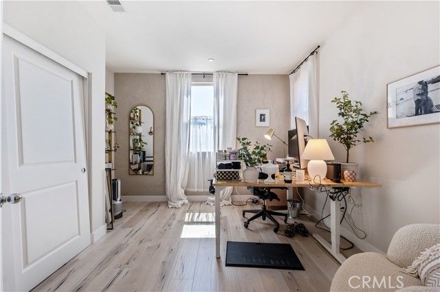 17065 Cantlay, Los Angeles, CA 91406