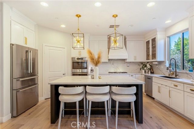 17065 Cantlay, Los Angeles, CA 91406