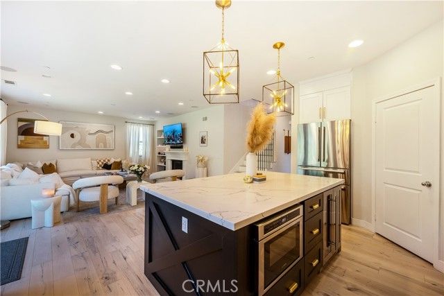 17065 Cantlay, Los Angeles, CA 91406