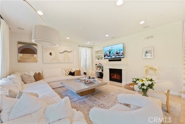 17065 Cantlay, Los Angeles, CA 91406