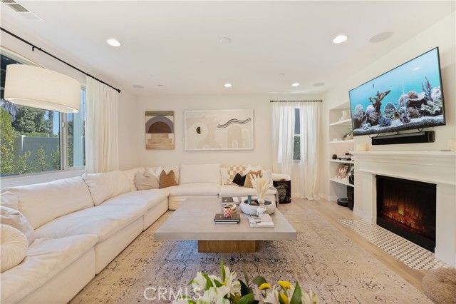 17065 Cantlay, Los Angeles, CA 91406