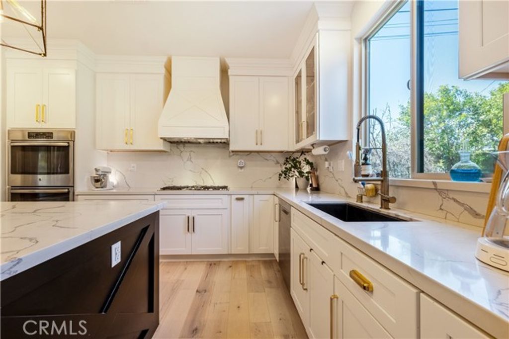 17065 Cantlay, Los Angeles, CA 91406