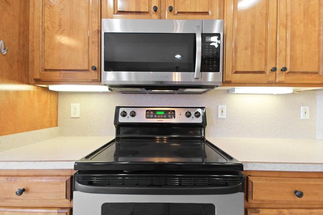 3103 WOODS CROSSING DR, Columbia, MO 65202