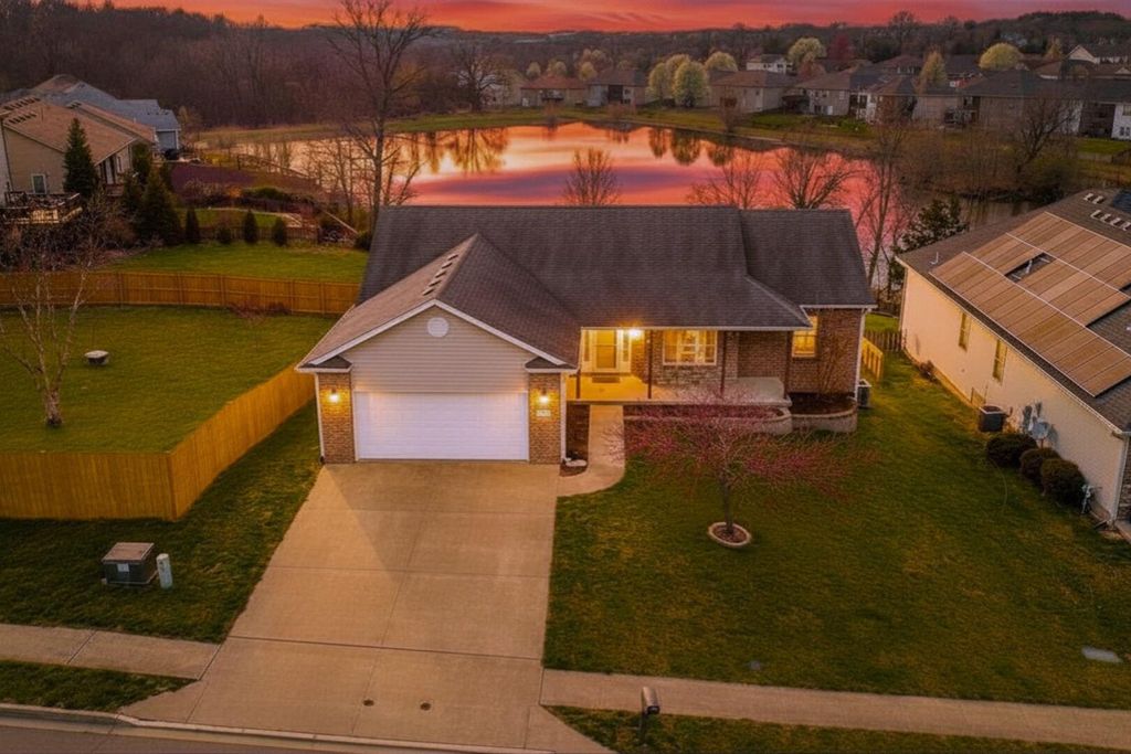 3103 WOODS CROSSING DR, Columbia, MO 65202