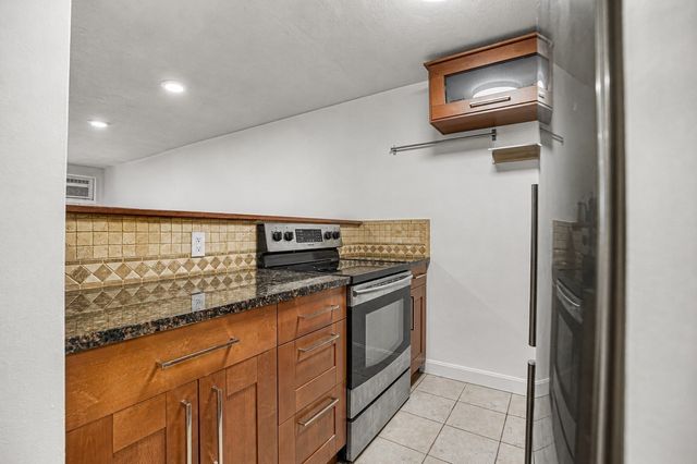 32 Whites Ave. D13, Watertown, MA 02472