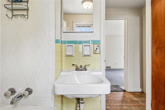 195 Lattimore Road, Rochester, NY 14620