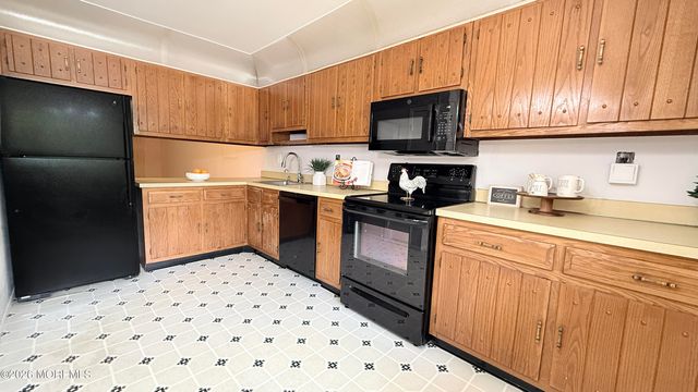 181 Arrowood Road B, Manalapan, NJ 07726