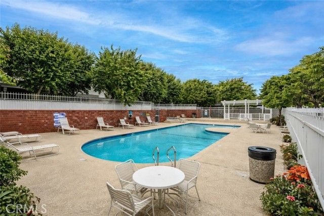 10220 Zelzah 4, Northridge (los Angeles), CA 91325