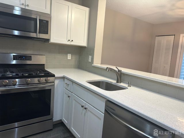 1027 Edpas Road, New Brunswick, NJ 08901