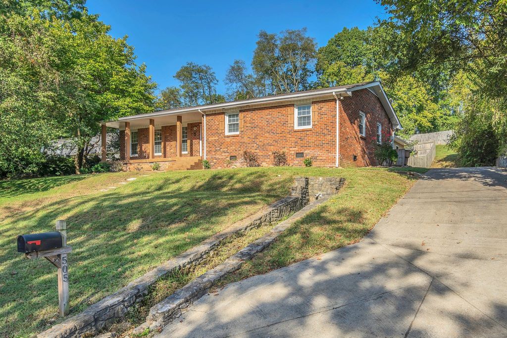 505 Shady Oak Dr, Nashville, TN 37217