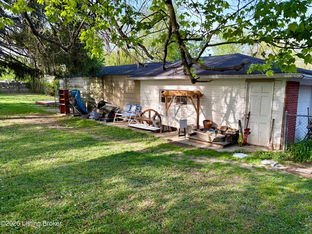 2320 Donna Rd, Louisville, KY 40216