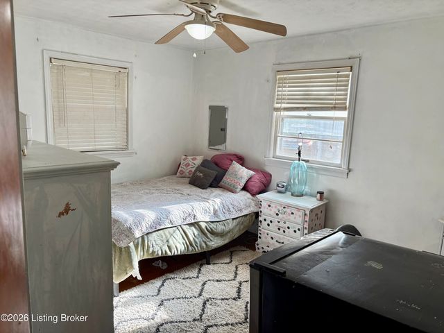2320 Donna Rd, Louisville, KY 40216