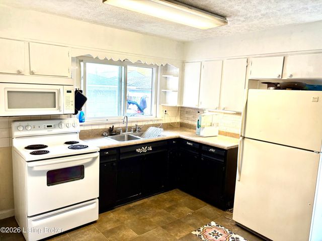 2320 Donna Rd, Louisville, KY 40216