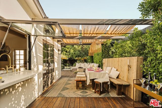 11476 La Maida Street, Los Angeles, CA 91601