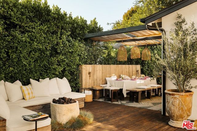 11476 La Maida Street, Los Angeles, CA 91601