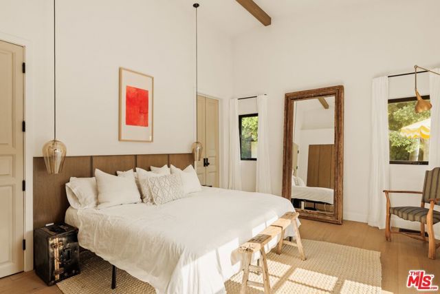 11476 La Maida Street, Los Angeles, CA 91601