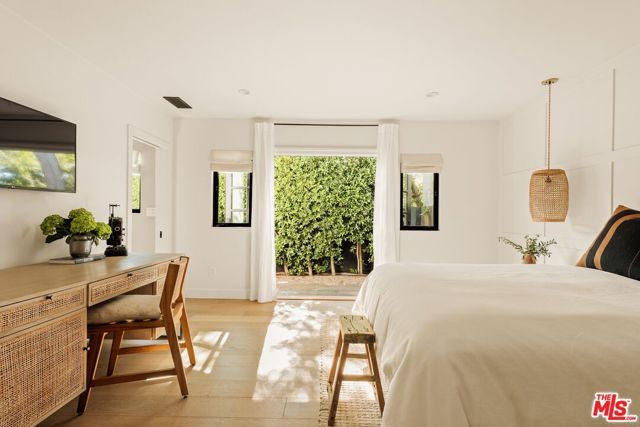 11476 La Maida Street, Los Angeles, CA 91601