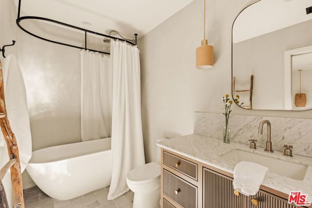 11476 La Maida Street, Los Angeles, CA 91601