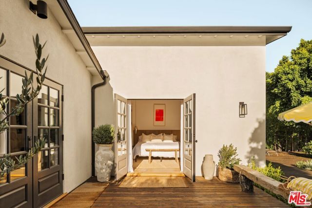 11476 La Maida Street, Los Angeles, CA 91601