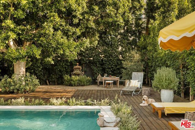 11476 La Maida Street, Los Angeles, CA 91601