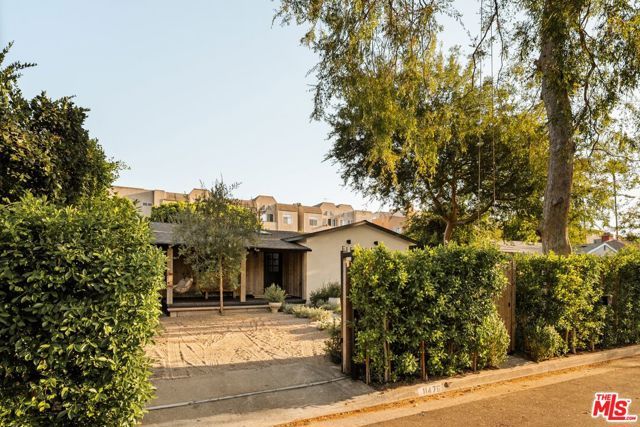 11476 La Maida Street, Los Angeles, CA 91601