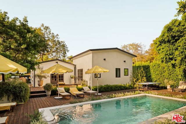 11476 La Maida Street, Los Angeles, CA 91601