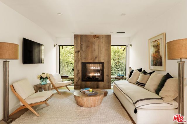11476 La Maida Street, Los Angeles, CA 91601