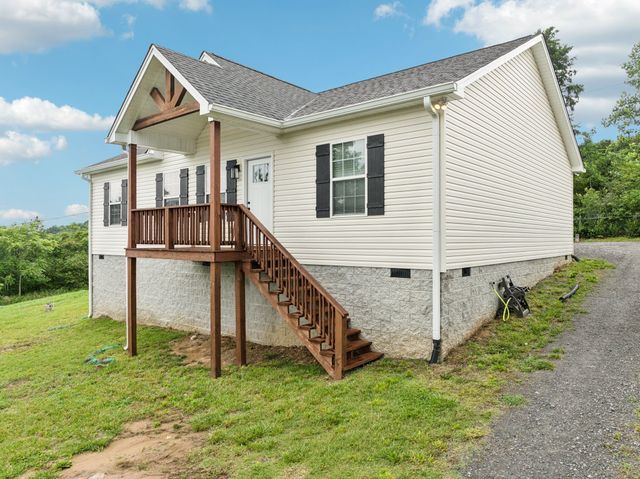 125 Vivian Ln, Carthage, TN 37030