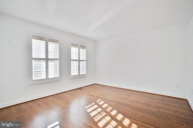 3725 WINFIELD LN NW, Washington, DC 20007