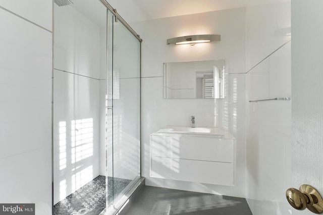 3725 WINFIELD LN NW, Washington, DC 20007