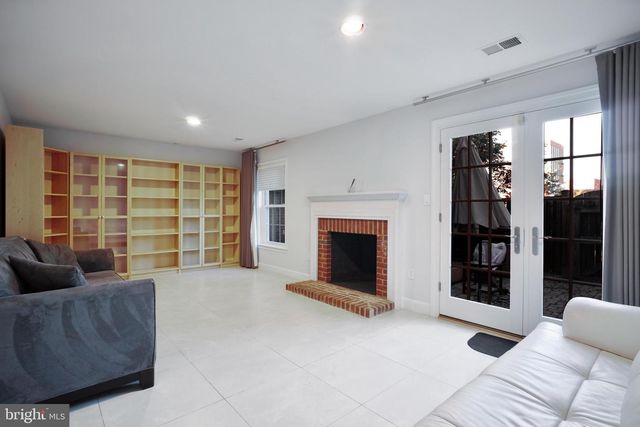 3725 WINFIELD LN NW, Washington, DC 20007