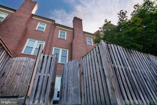 3725 WINFIELD LN NW, Washington, DC 20007