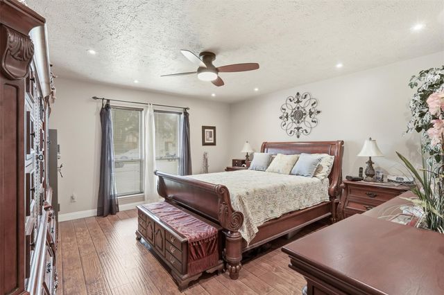 10127 Sageglow Drive, Houston, TX 77089