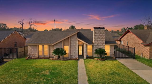 10127 Sageglow Drive, Houston, TX 77089