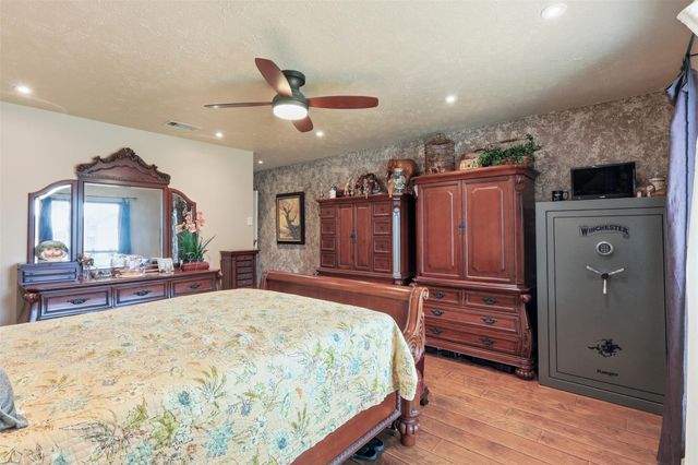 10127 Sageglow Drive, Houston, TX 77089