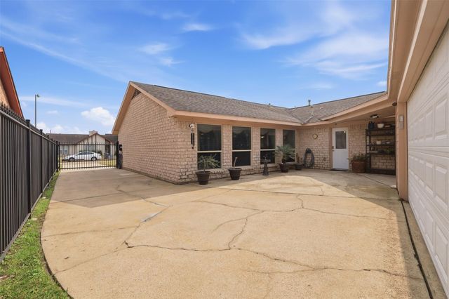 10127 Sageglow Drive, Houston, TX 77089