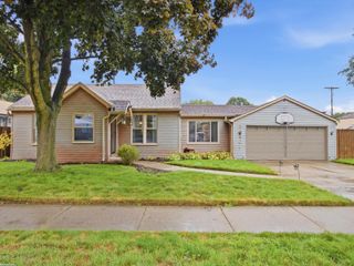 20301 Voiland Street, Roseville, MI 48066