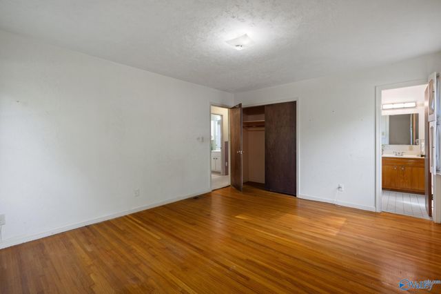 6410 Deramus Avenue NW, Huntsville, AL 35806