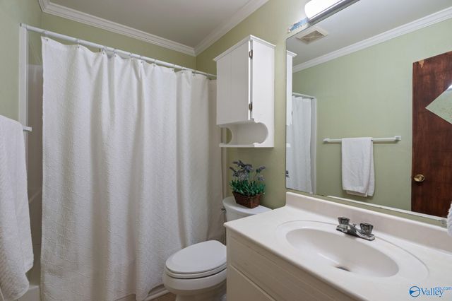 6410 Deramus Avenue NW, Huntsville, AL 35806