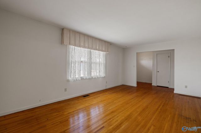 6410 Deramus Avenue NW, Huntsville, AL 35806