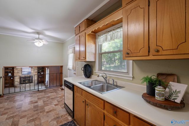 6410 Deramus Avenue NW, Huntsville, AL 35806