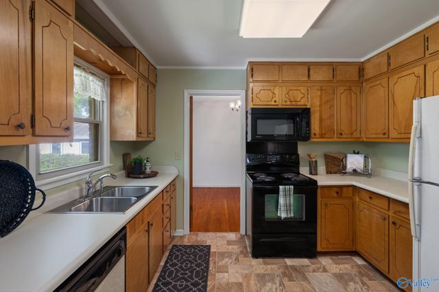 6410 Deramus Avenue NW, Huntsville, AL 35806