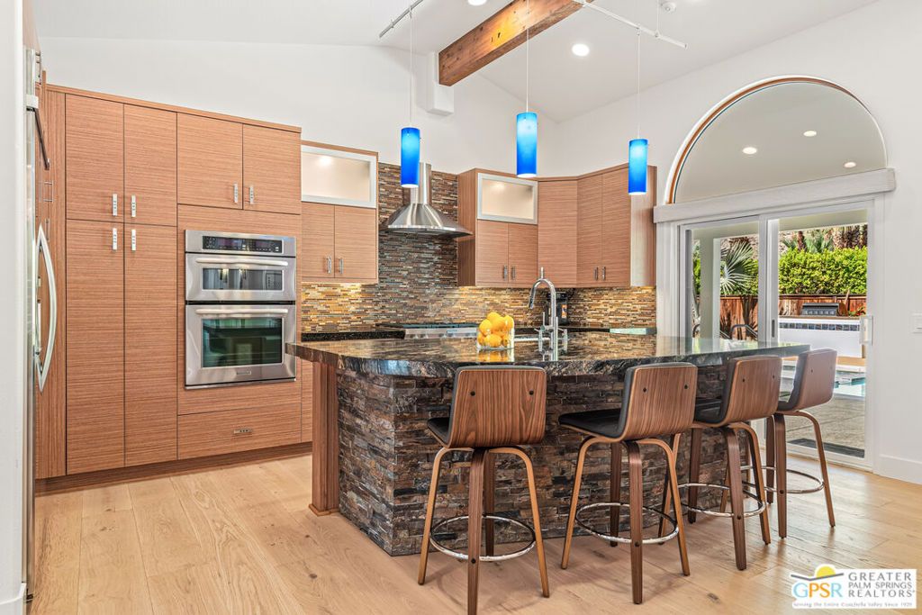 Image 12 of property listing at 1165 Abrigo Road, Palm Springs, CA 92262