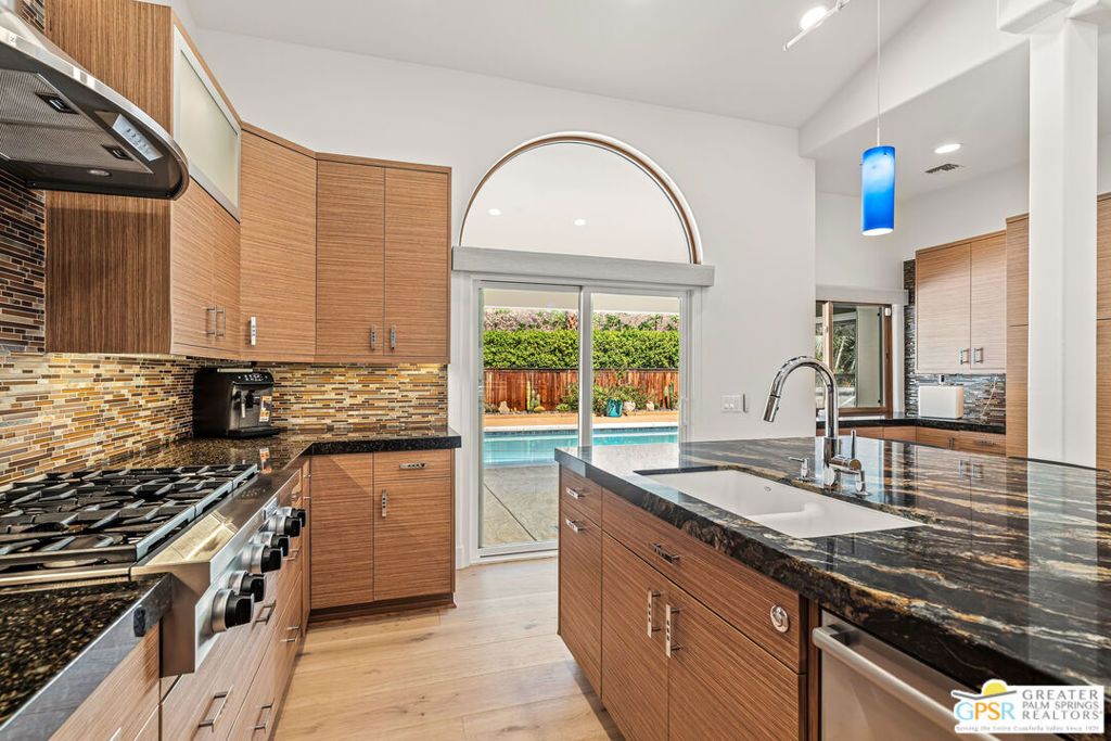 Image 15 of property listing at 1165 Abrigo Road, Palm Springs, CA 92262