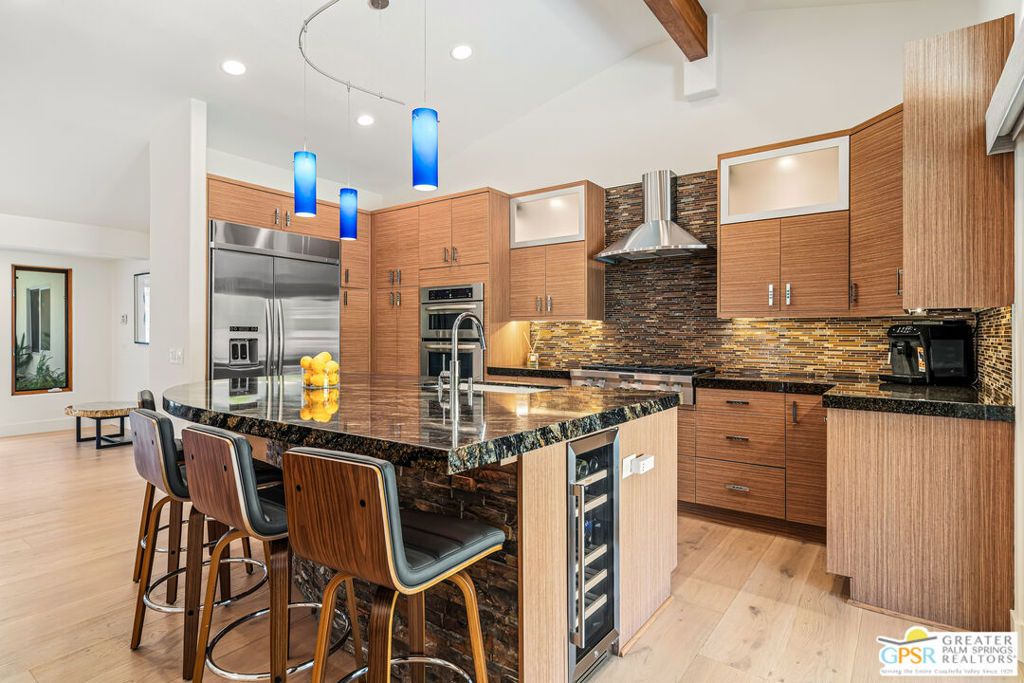 Image 16 of property listing at 1165 Abrigo Road, Palm Springs, CA 92262